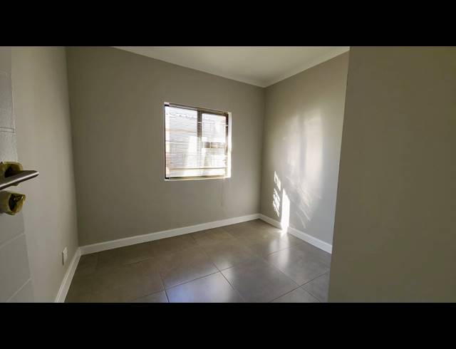 2 BEDROOM APARTMENT TO LET IN TOWNSEND ESTATE